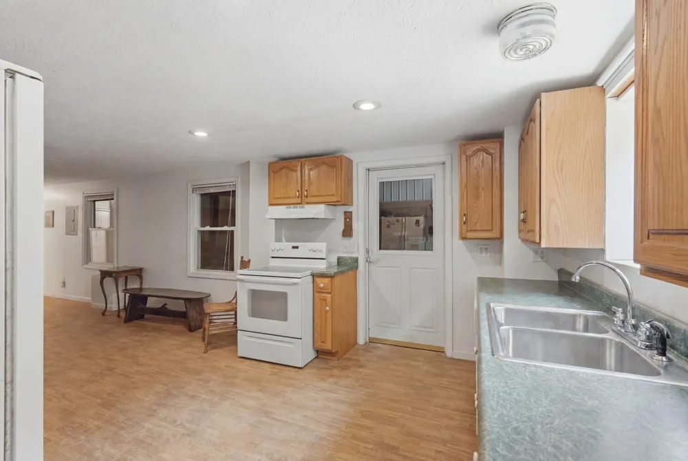 1639 Eucalyptus Dr Byrdstown, TN 38549