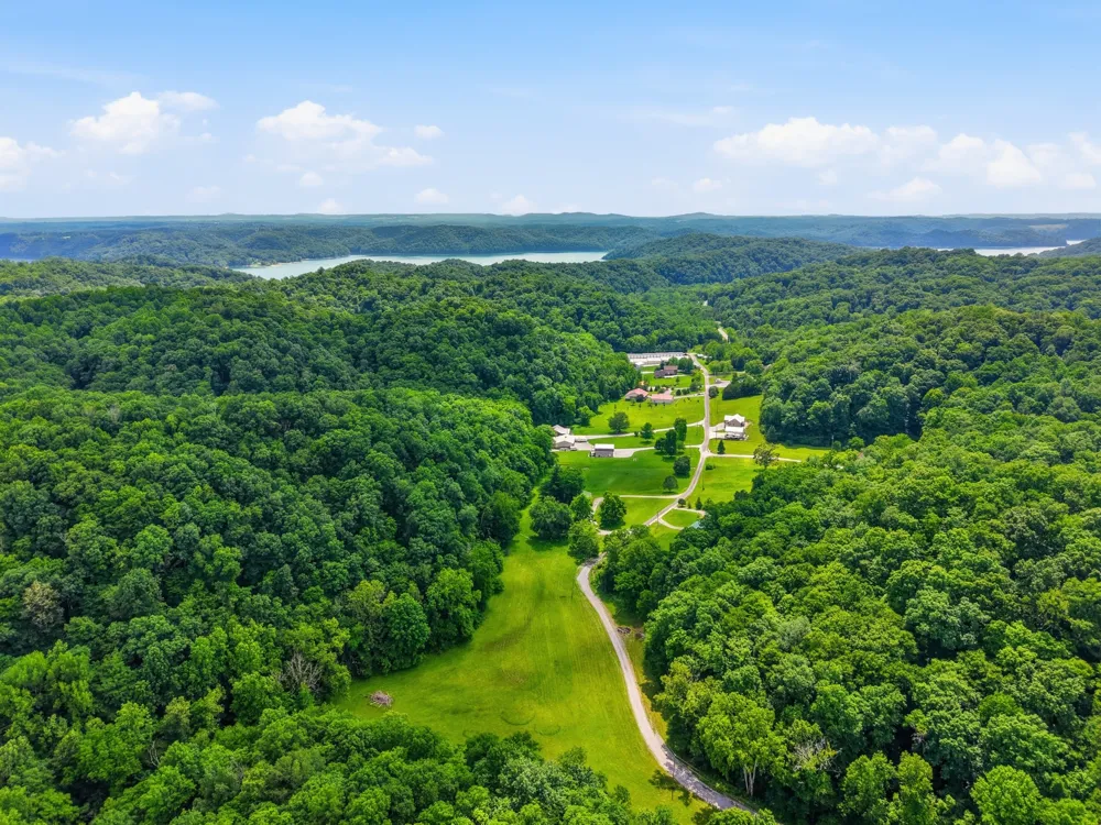 1639 Eucalyptus Dr Byrdstown, TN 38549