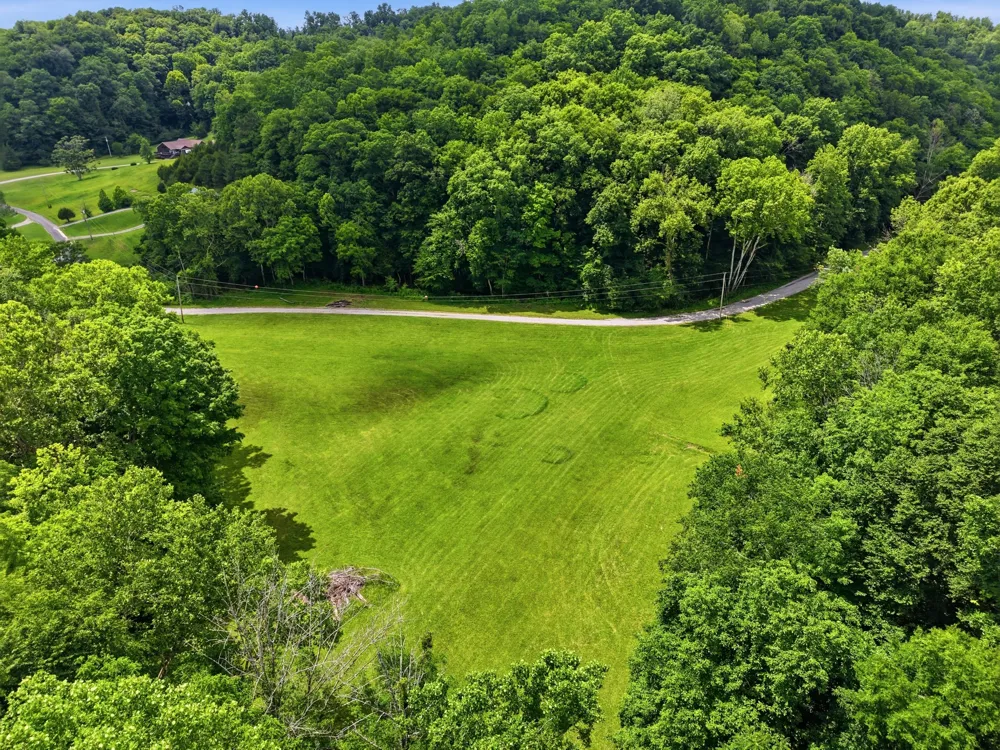 1639 Eucalyptus Dr Byrdstown, TN 38549