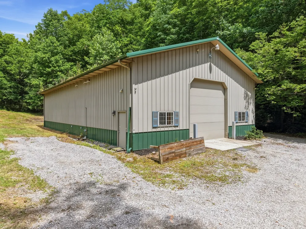 1639 Eucalyptus Dr Byrdstown, TN 38549