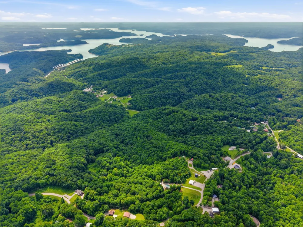 1639 Eucalyptus Dr Byrdstown, TN 38549