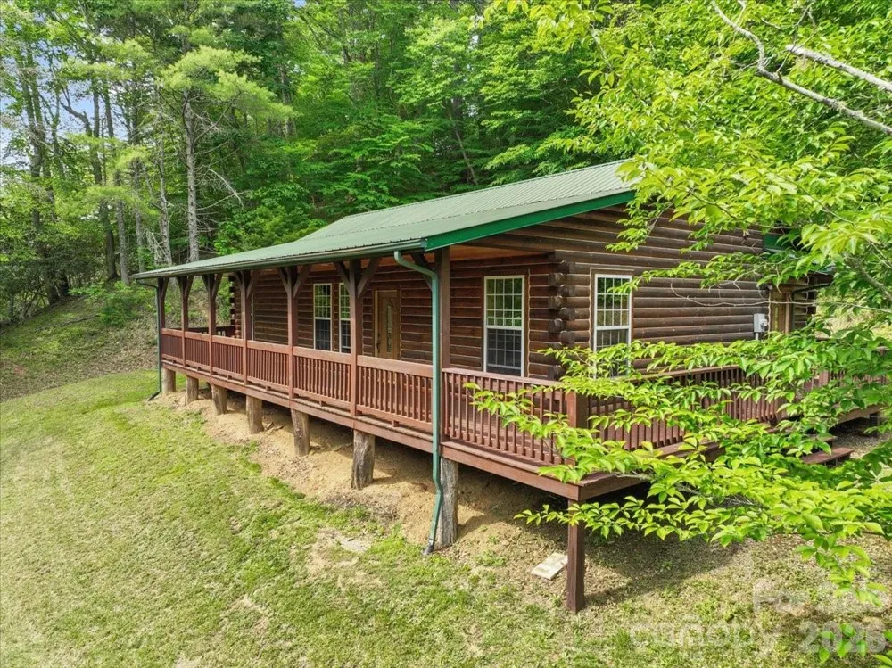 439 Upper Pig Pen Road Green Mountain, NC 28740