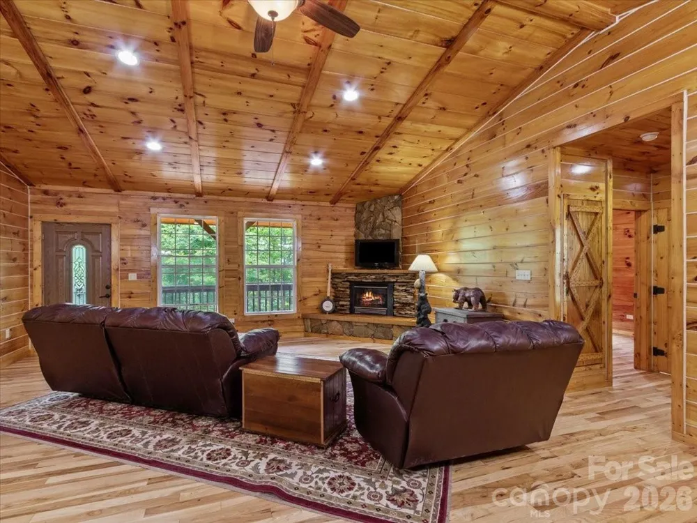 439 Upper Pig Pen Road Green Mountain, NC 28740