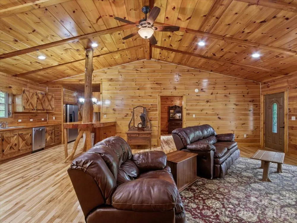 439 Upper Pig Pen Road Green Mountain, NC 28740