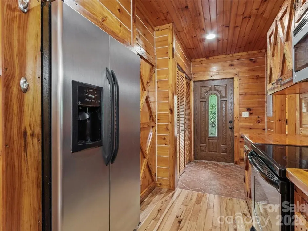 439 Upper Pig Pen Road Green Mountain, NC 28740