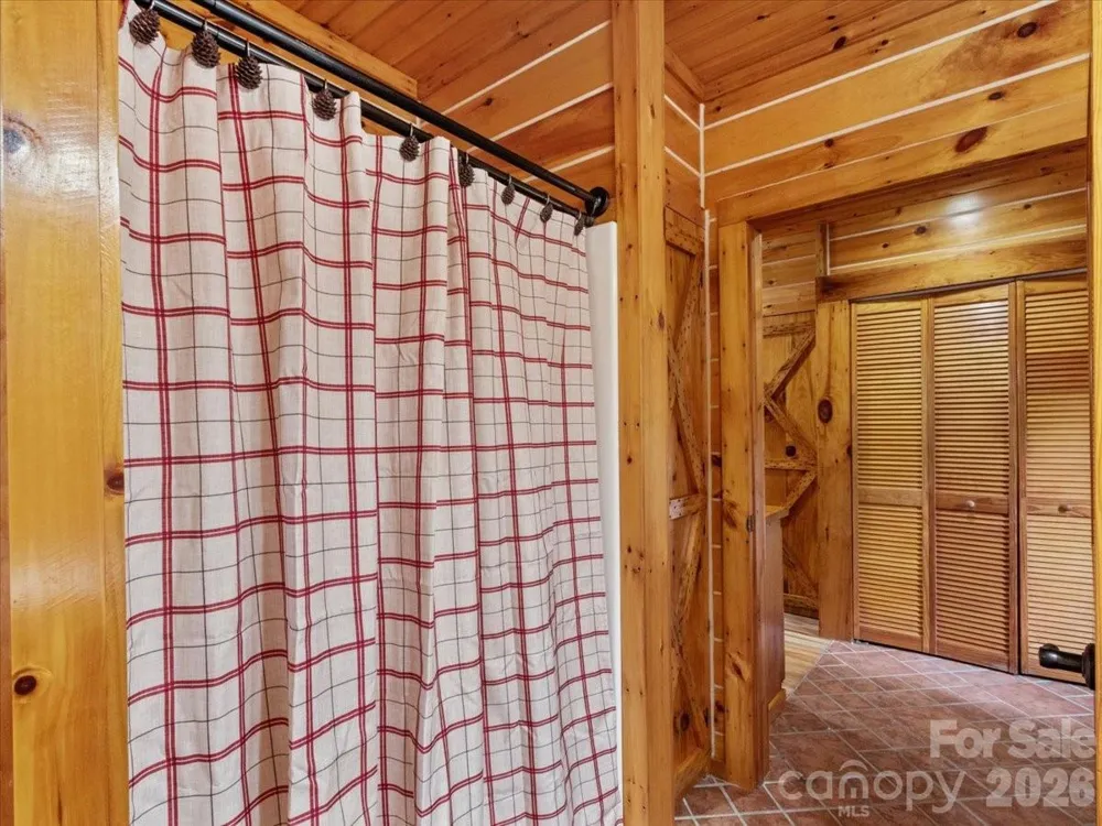 439 Upper Pig Pen Road Green Mountain, NC 28740