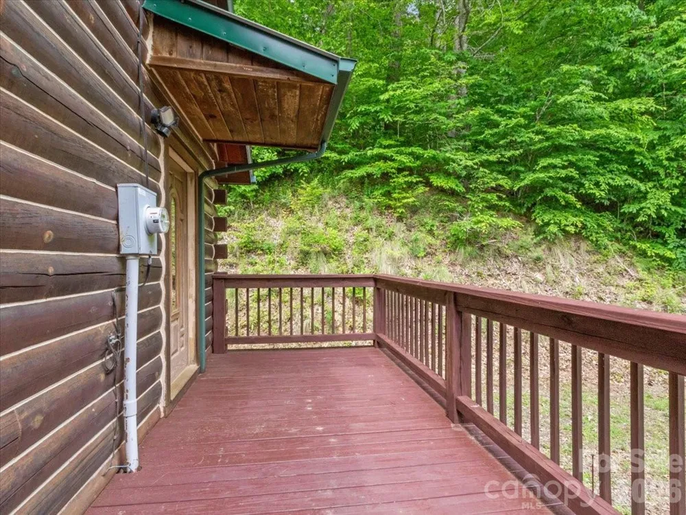 439 Upper Pig Pen Road Green Mountain, NC 28740