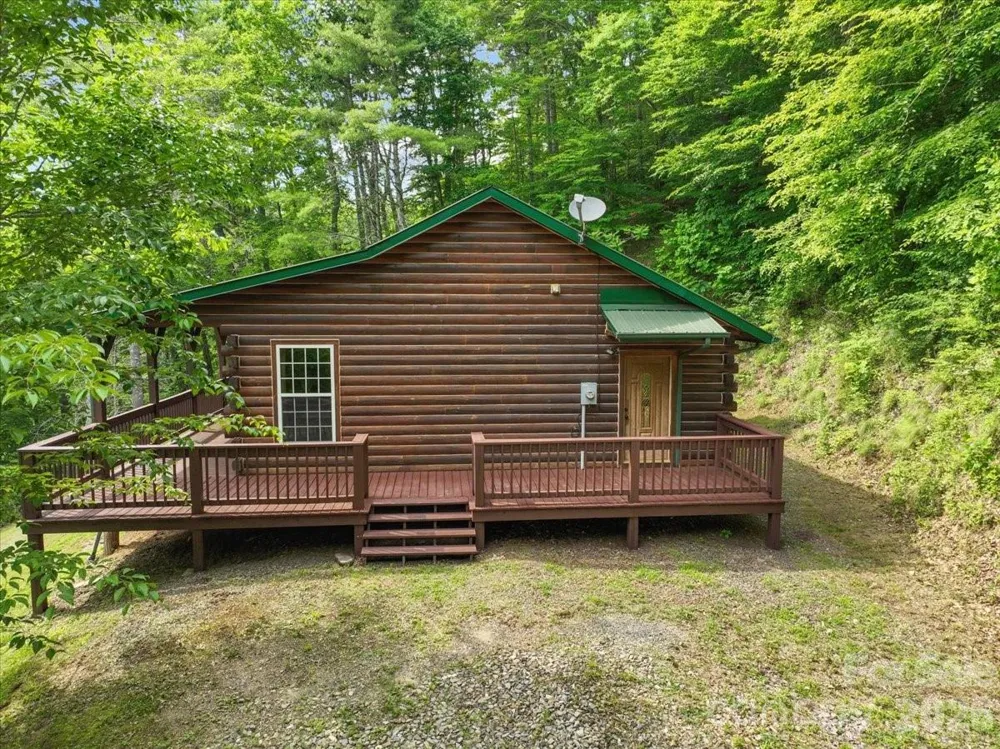 439 Upper Pig Pen Road Green Mountain, NC 28740