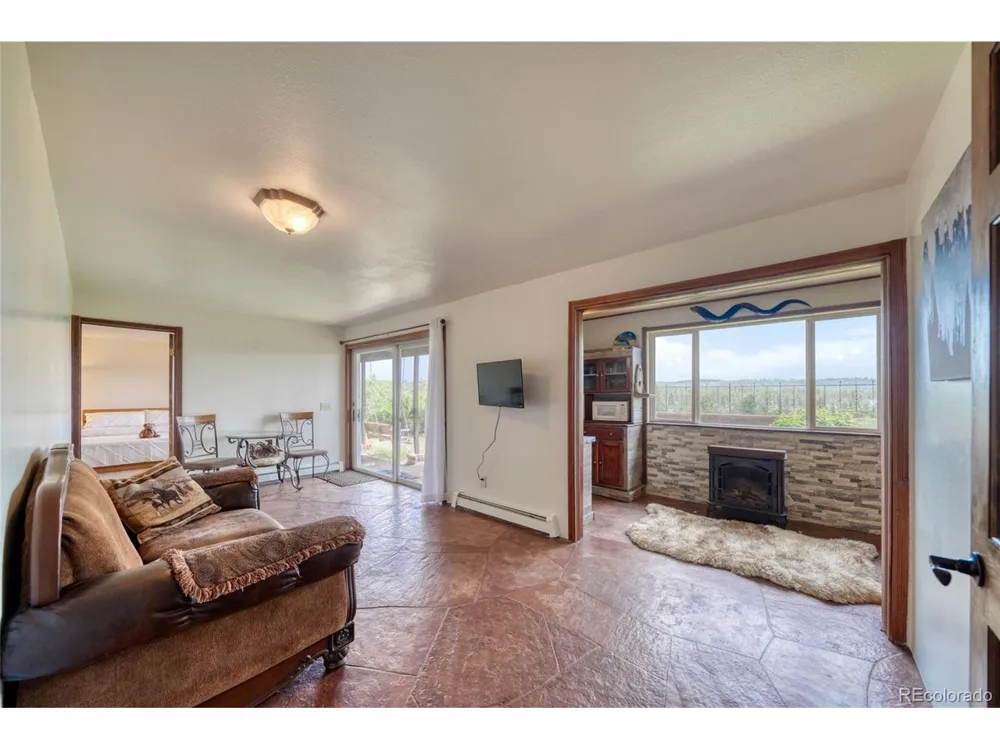 2283 CO RD 323 Westcliffe, CO 81252