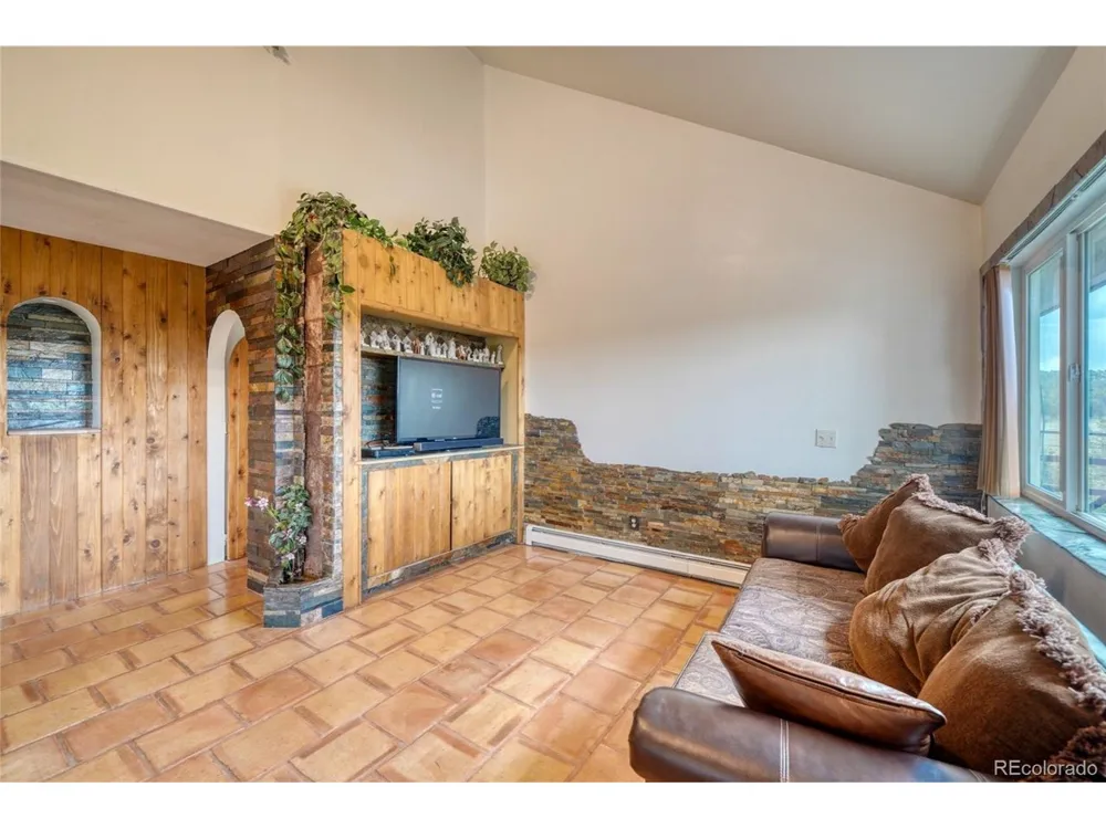 2283 CO RD 323 Westcliffe, CO 81252
