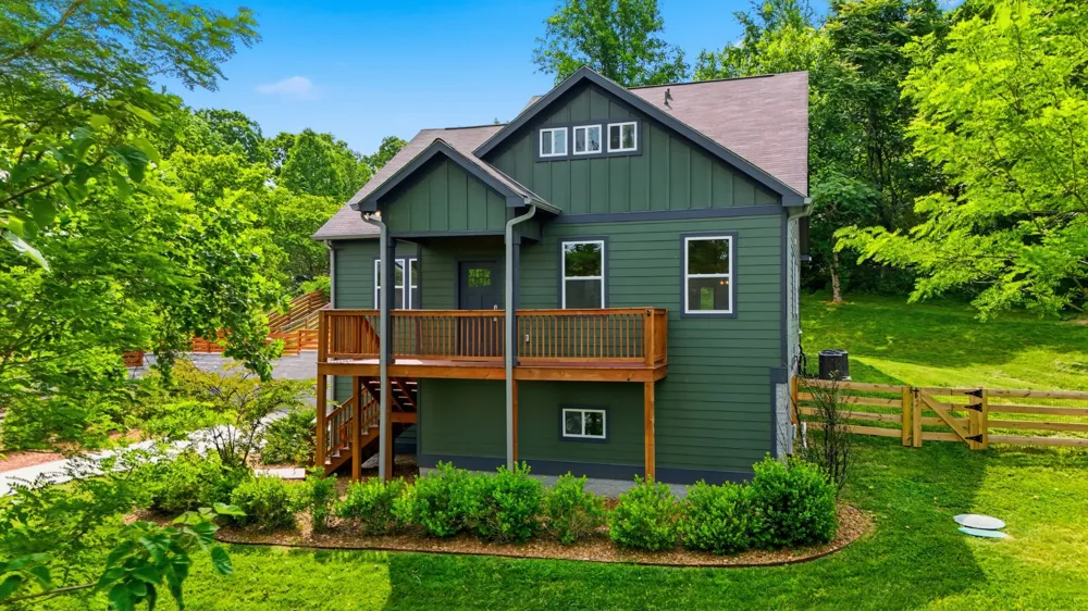 157 Lena Loop Burns, TN 37029