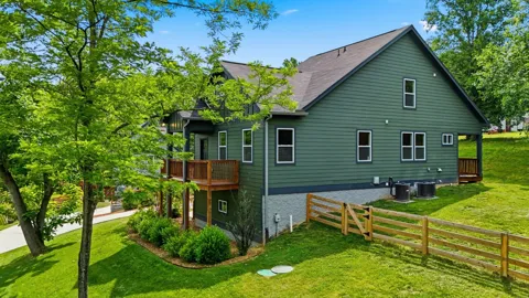 157 Lena Loop