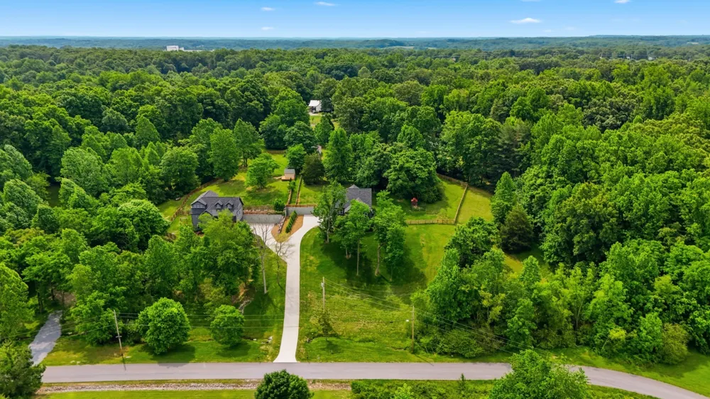 157 Lena Loop Burns, TN 37029