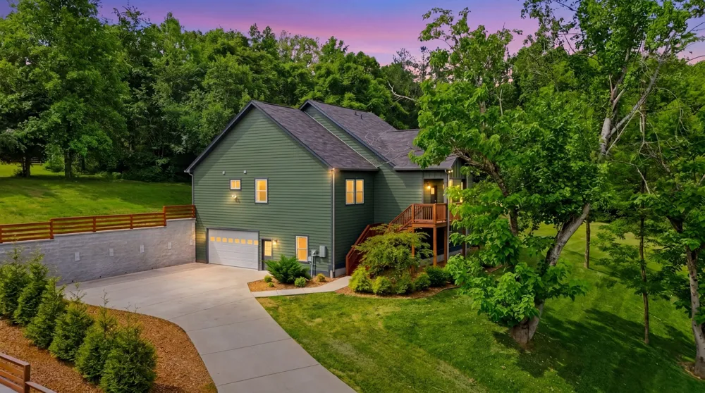 157 Lena Loop Burns, TN 37029