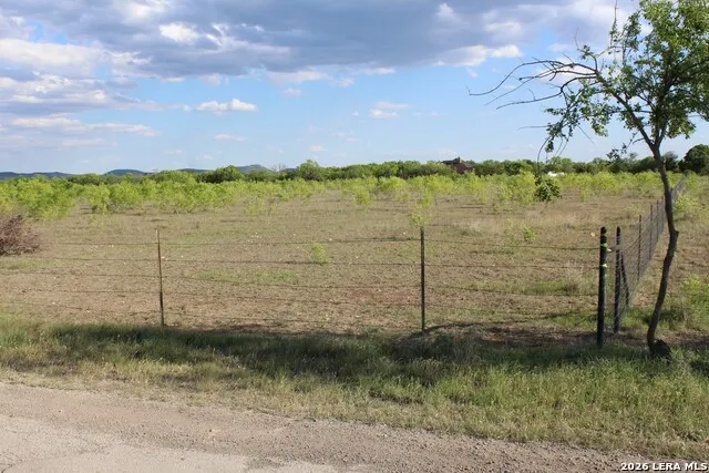 245 County Road 356 Utopia, TX 78884