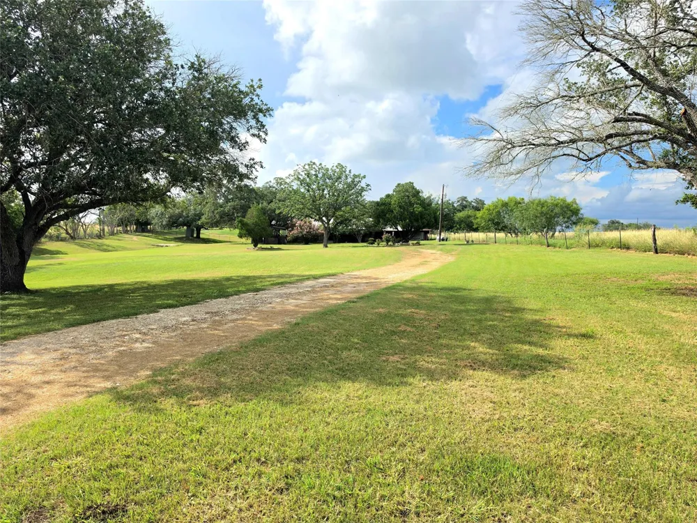 11088 Highway 97 W Highway Cost, TX 78614