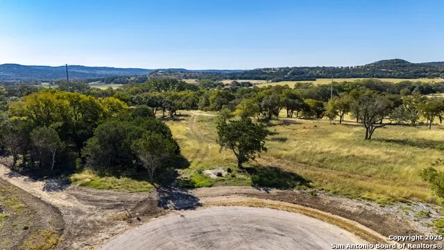 199 Palisades Camp Verde, TX 78010