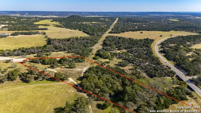 199 Palisades Camp Verde, TX 78010