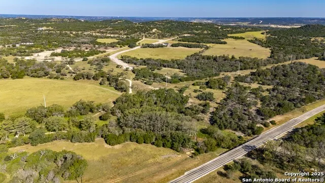 199 Palisades Camp Verde, TX 78010