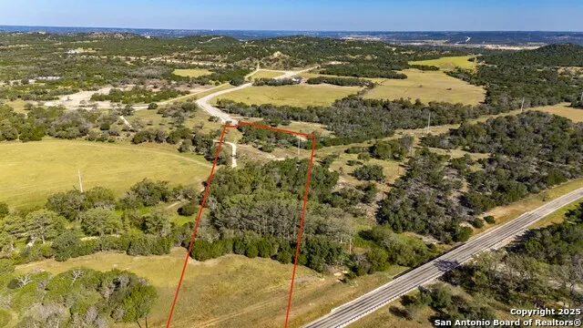 199 Palisades Camp Verde, TX 78010