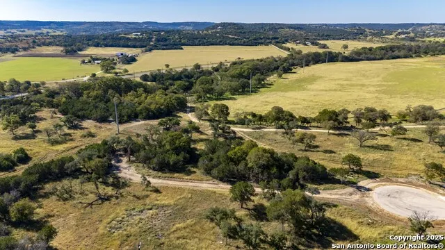 199 Palisades Camp Verde, TX 78010