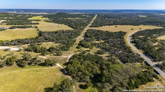 199 Palisades Camp Verde, TX 78010