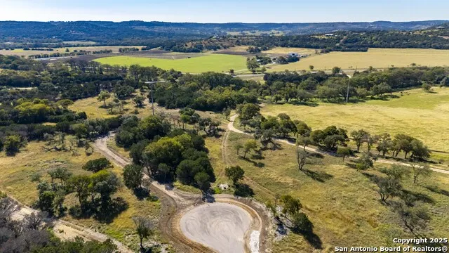 199 Palisades Camp Verde, TX 78010