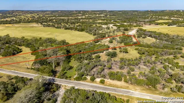 199 Palisades Camp Verde, TX 78010
