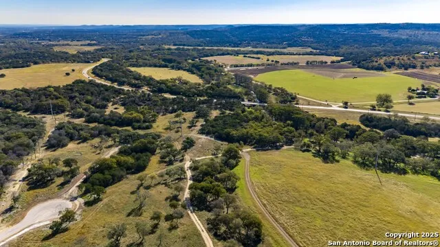 199 Palisades Camp Verde, TX 78010