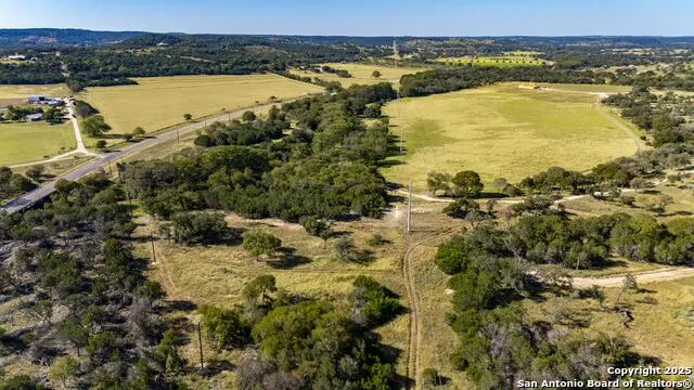 199 Palisades Camp Verde, TX 78010