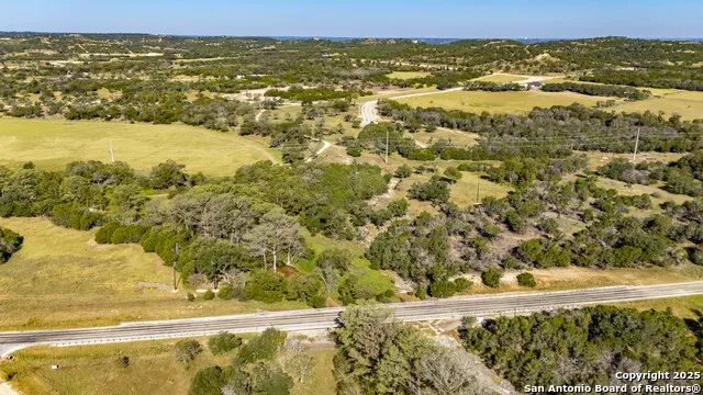 199 Palisades Camp Verde, TX 78010