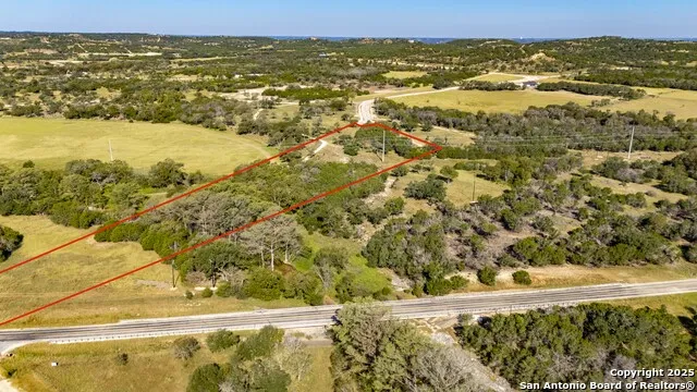 199 Palisades Camp Verde, TX 78010