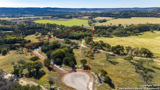 199 Palisades Camp Verde, TX 78010