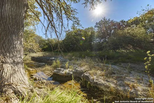 199 Palisades Camp Verde, TX 78010