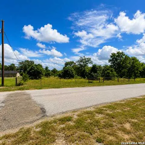 68749 E County Road 6871 Natalia, TX 78059