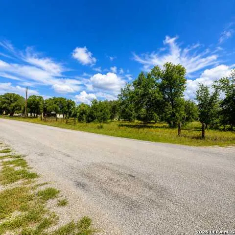68749 E County Road 6871 Natalia, TX 78059