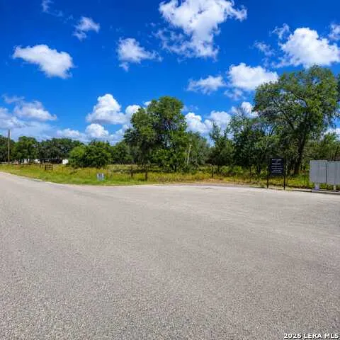 68749 E County Road 6871 Natalia, TX 78059