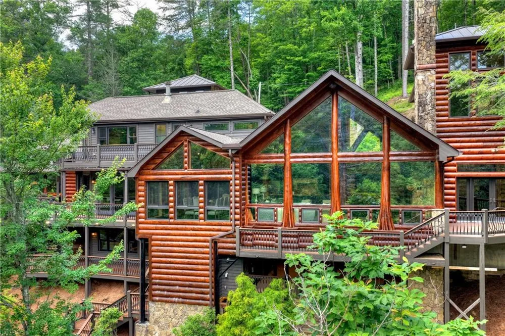 192 Delphi Hills Lane McCaysville, GA 30555