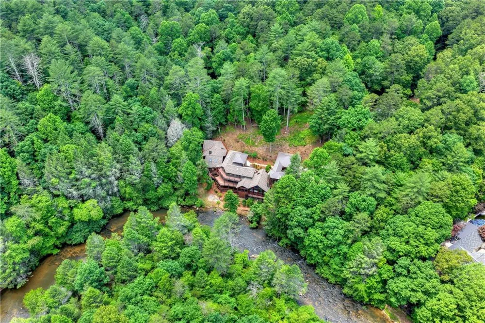 192 Delphi Hills Lane McCaysville, GA 30555