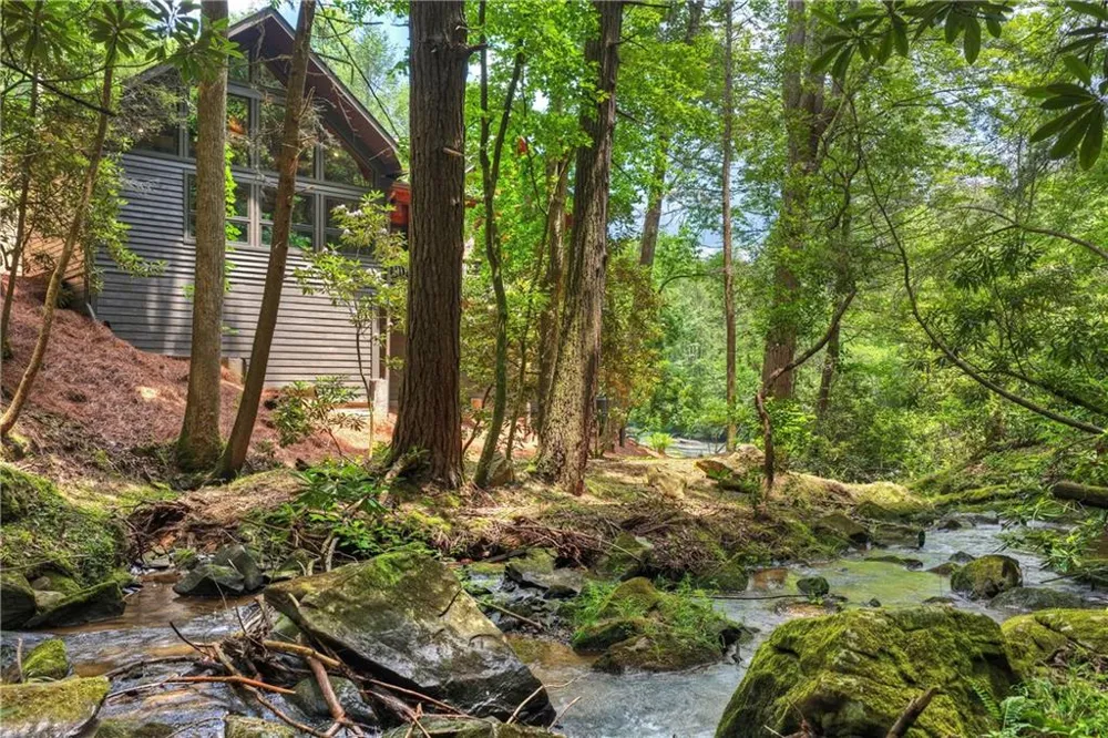 192 Delphi Hills Lane McCaysville, GA 30555