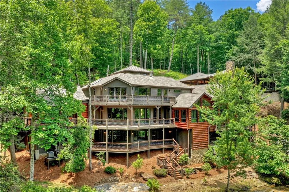 192 Delphi Hills Lane McCaysville, GA 30555