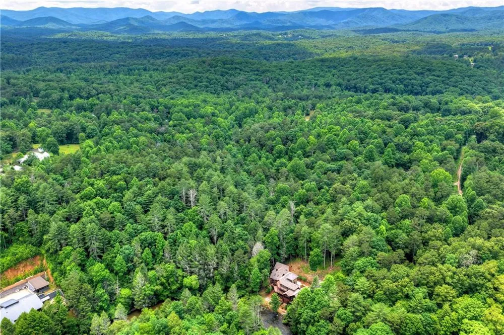 192 Delphi Hills Lane McCaysville, GA 30555