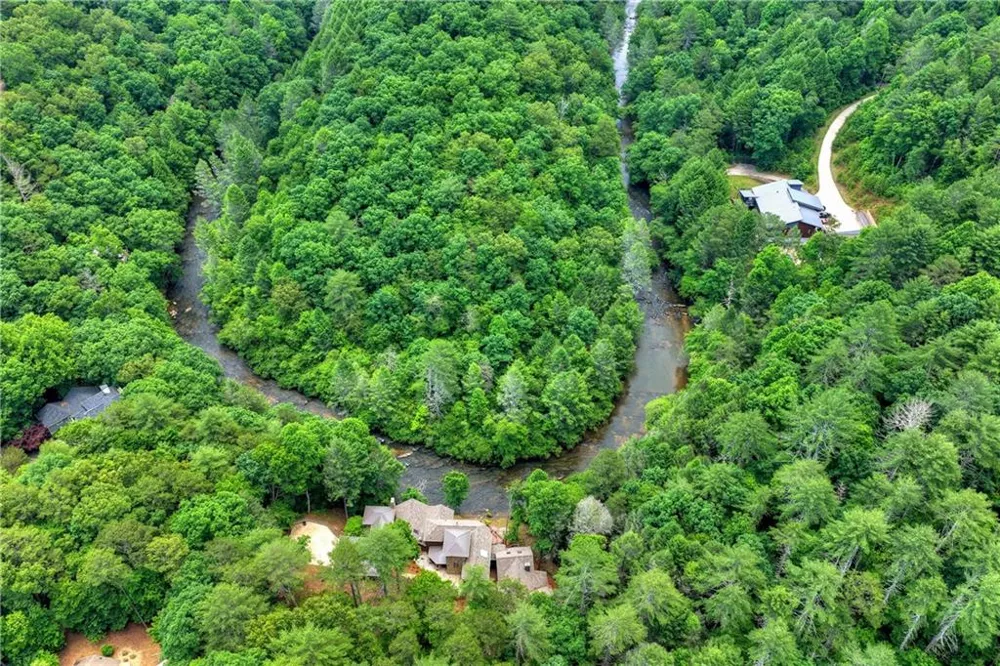 192 Delphi Hills Lane McCaysville, GA 30555