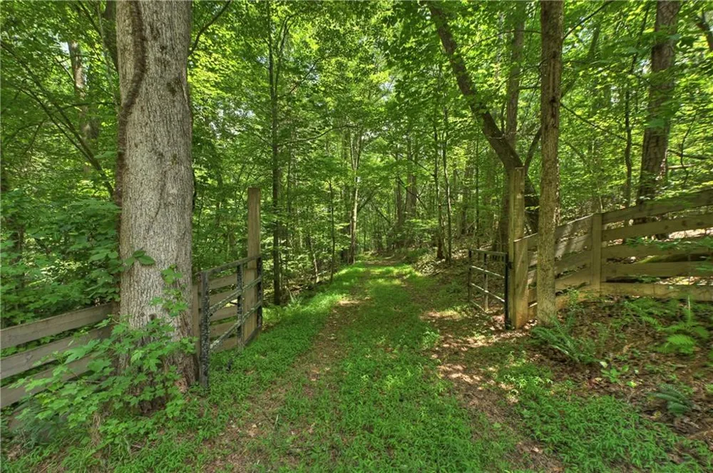 192 Delphi Hills Lane McCaysville, GA 30555
