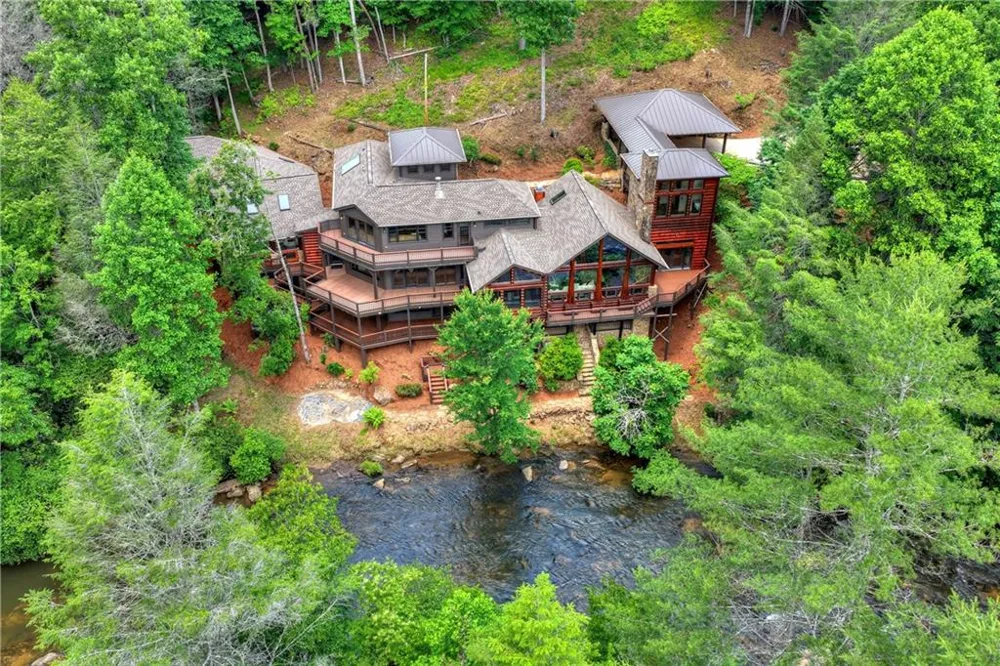192 Delphi Hills Lane McCaysville, GA 30555