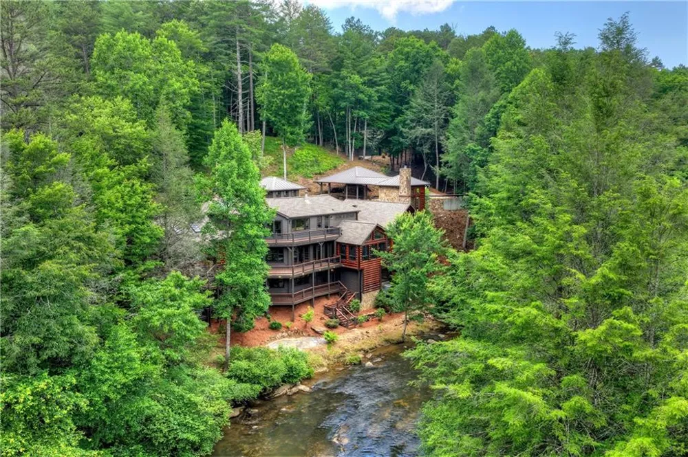 192 Delphi Hills Lane McCaysville, GA 30555