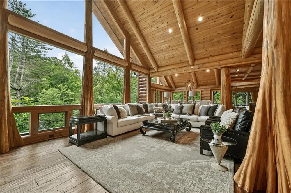 192 Delphi Hills Lane McCaysville, GA 30555