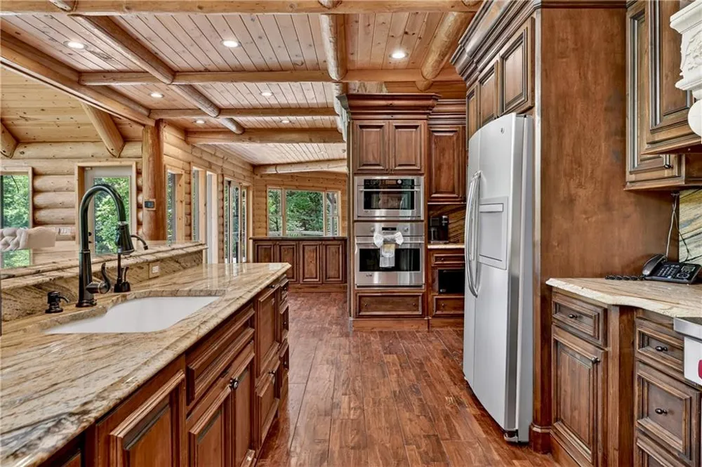 192 Delphi Hills Lane McCaysville, GA 30555
