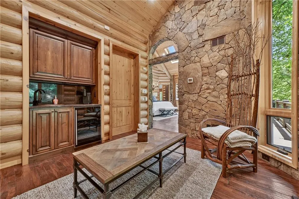 192 Delphi Hills Lane McCaysville, GA 30555