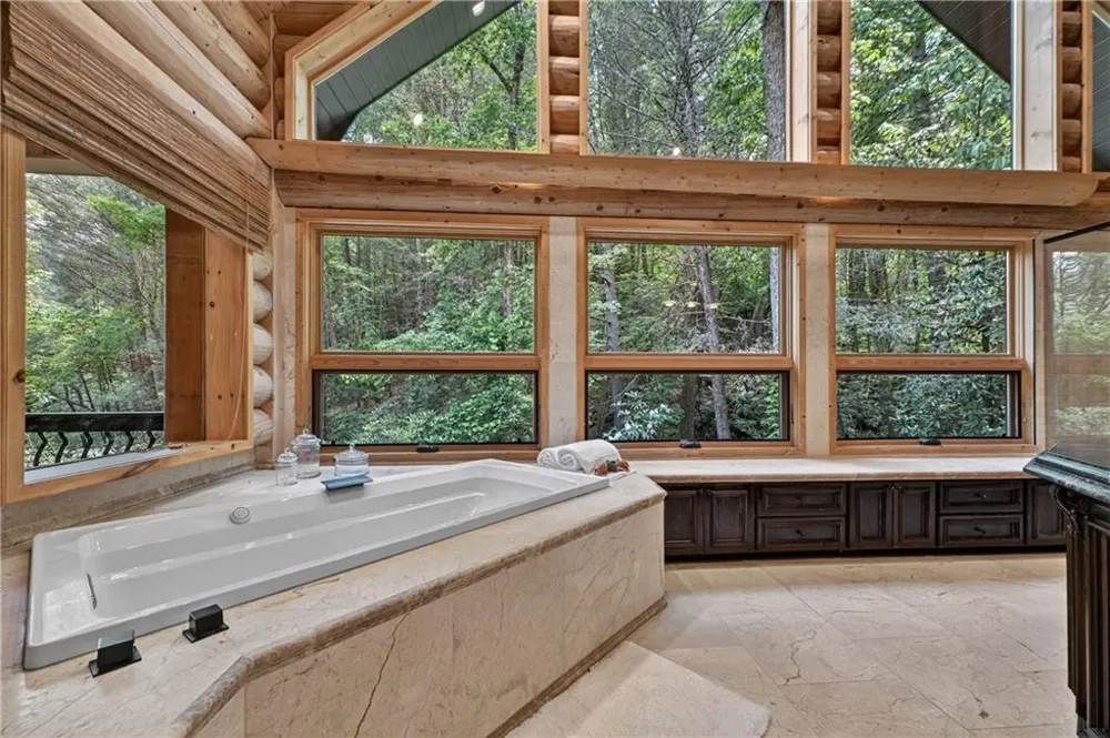 192 Delphi Hills Lane McCaysville, GA 30555
